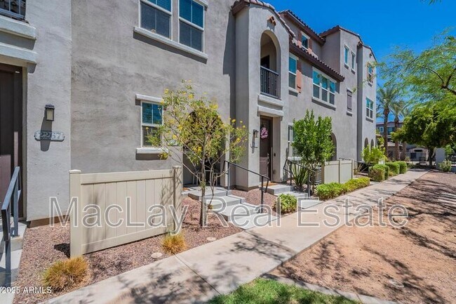 Building Photo - 2271 E Hidalgo Ave