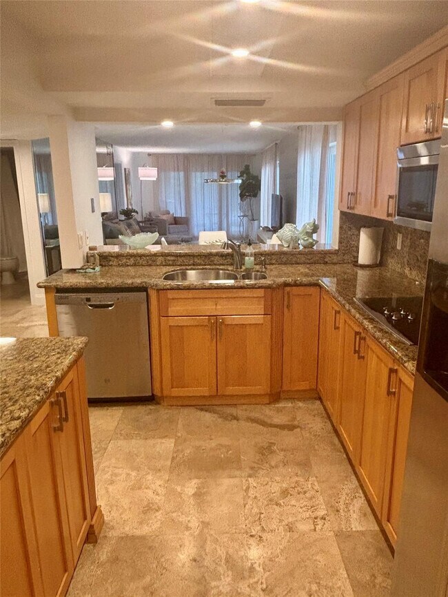 Building Photo - 10980 S Ocean Dr