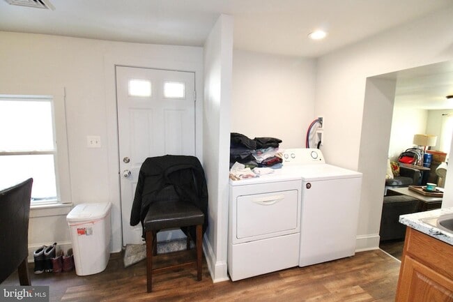 Building Photo - 459 High St