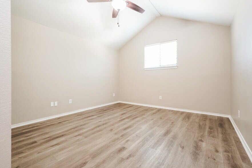 Building Photo - 602 Laurel St