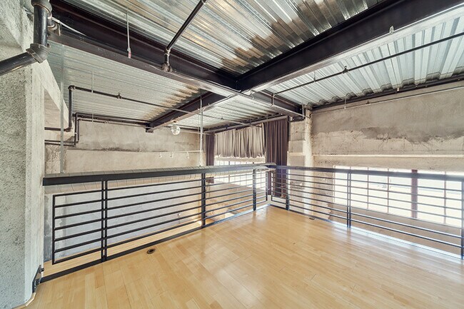 Building Photo - 465 10th St