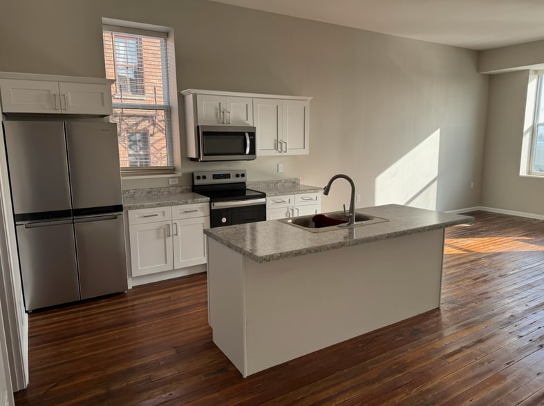 Building Photo - 712 12th St