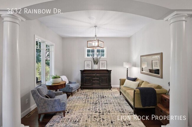 Building Photo - 3632 Rainbow Dr