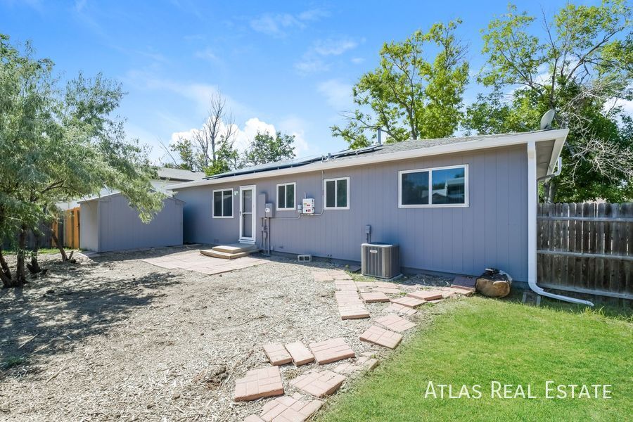 Building Photo - 730 S Oakland St