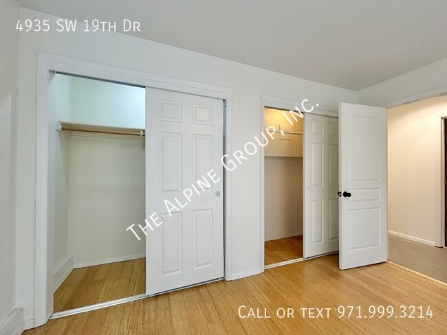 Building Photo - 4935 SW 19th Dr