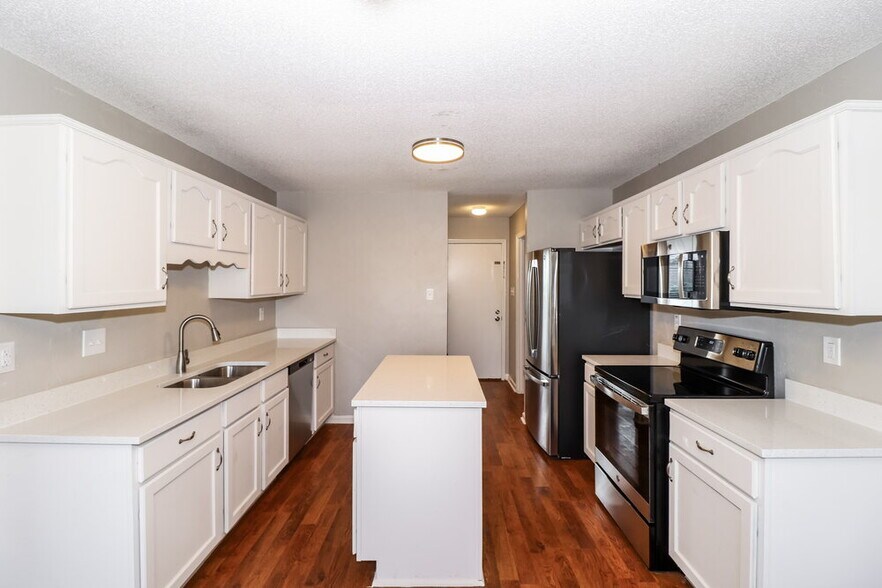 Building Photo - 50 Lakewood Dr
