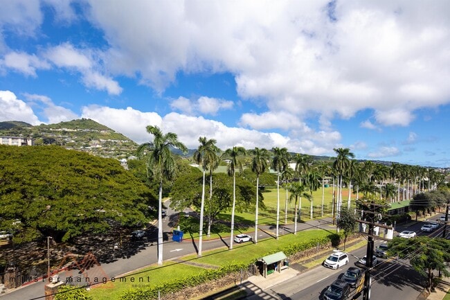 Building Photo - 1535 Punahou St