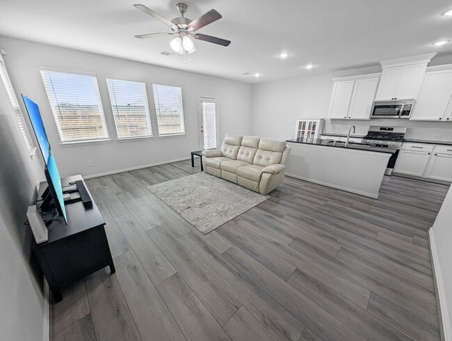 Building Photo - Inviting 3 Bed / 2.5 Bath Townhome with Flex Space & Easy I-10 Access in Katy