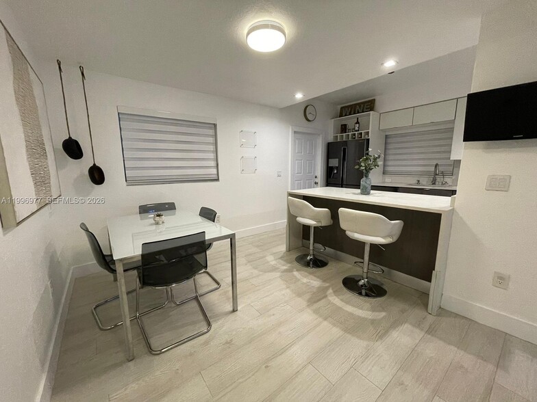 Building Photo - 325 NW 19th Ln