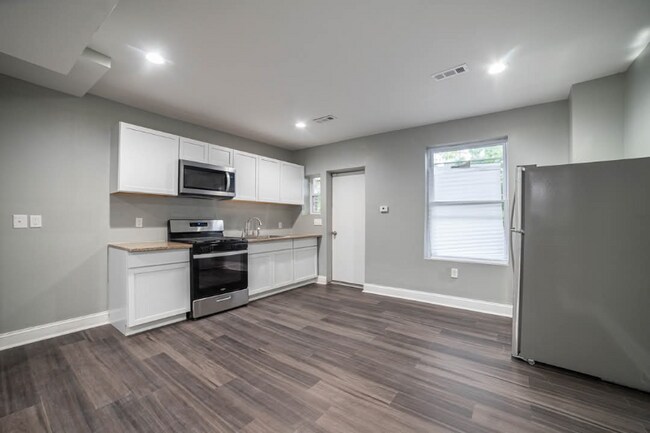 Building Photo - 3218 Elmley Ave