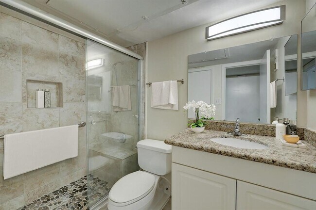 Building Photo - 2425 Augusta Dr