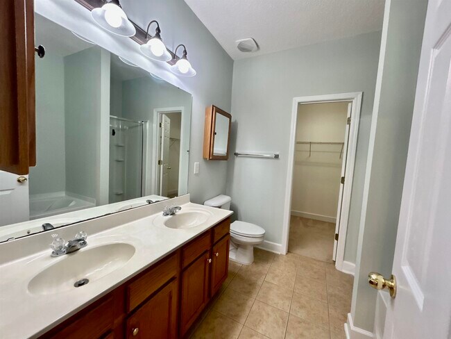 Building Photo - 200 Mossy Stone Ct