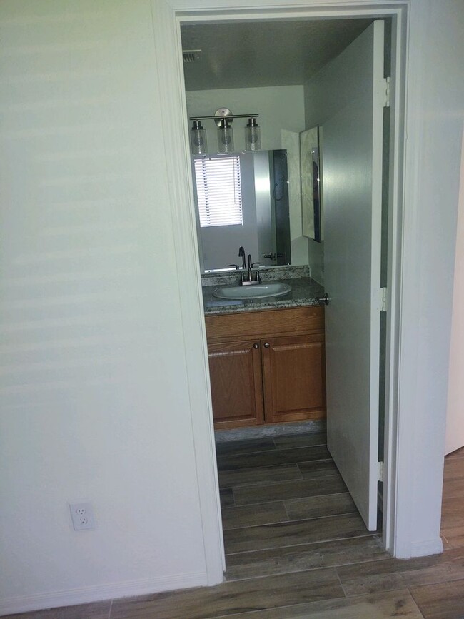 Building Photo - McKellips and Lindsey. Apartment. 2 bed, 2...