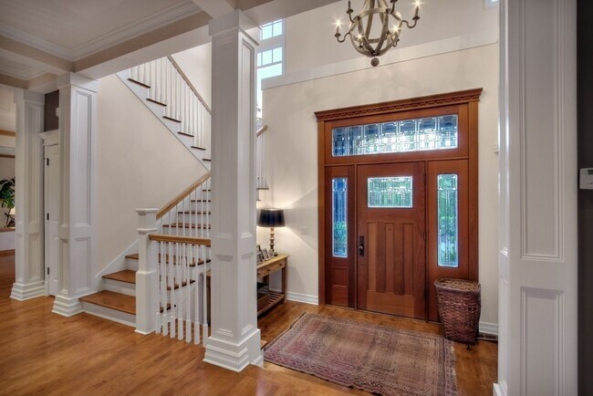 Building Photo - Spacious 4 Bedroom 2.75 Bath Luxury Sammam...
