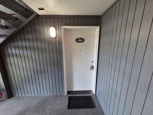 Building Photo - Newly Remodeled Two Bed One Bath Unit in the Heart of Sultan