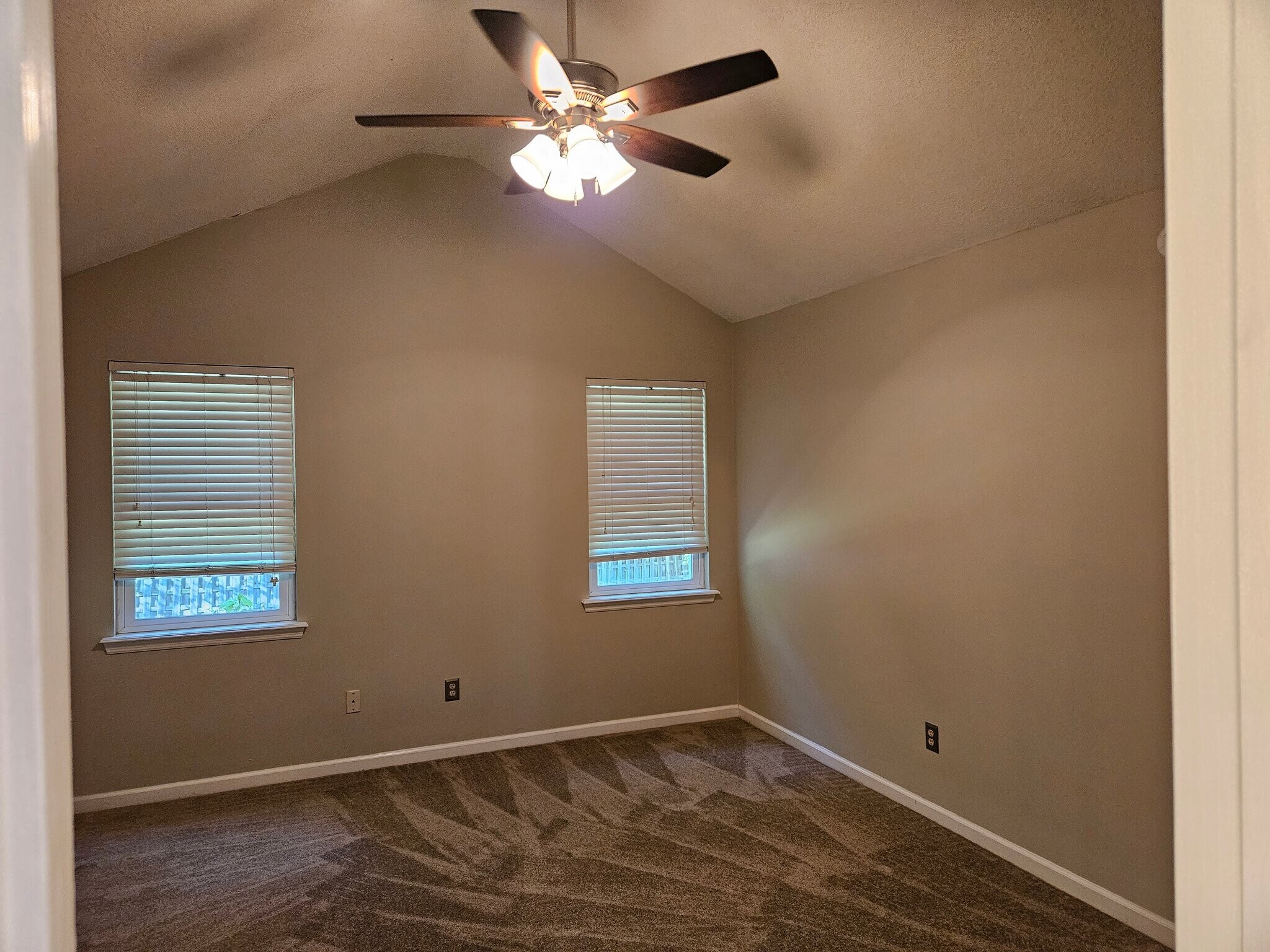 Building Photo - 3877 Villa Ln