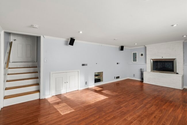 Building Photo - 28 Frost Ave