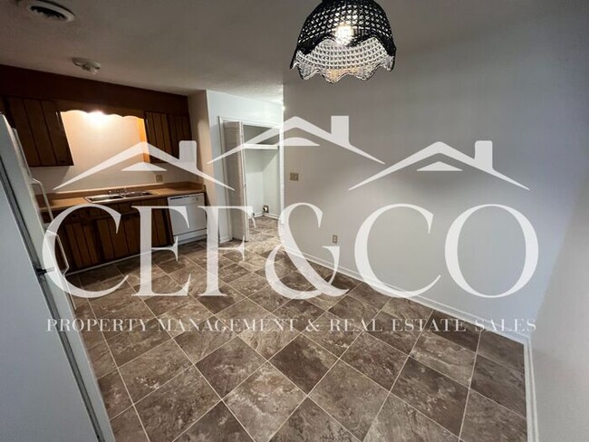 Building Photo - Spacious 2-Bedroom, 1.5-Bath Townhome in S...