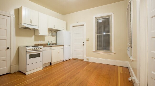 Building Photo - 313 Tucker St