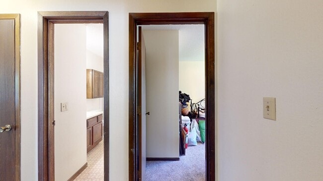 Building Photo - Quiet Area - Great Place to Call "Home"