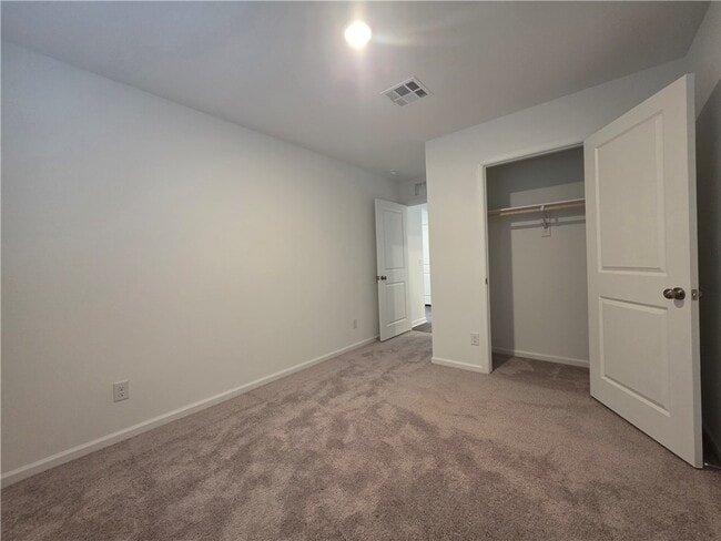 Building Photo - 2560 View Way