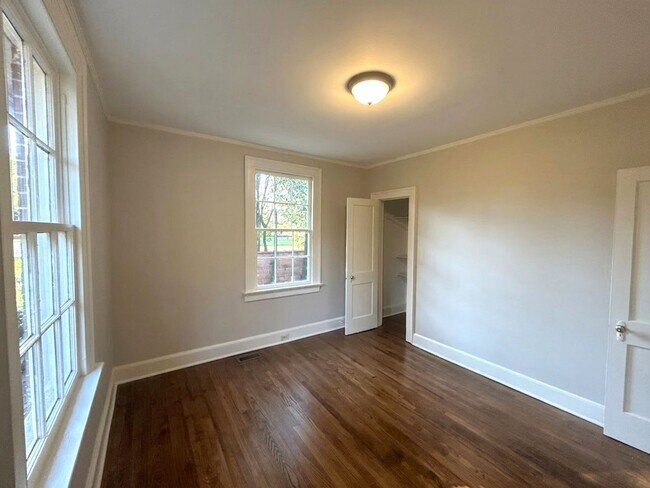 Building Photo - 132 Oak Haven Ave