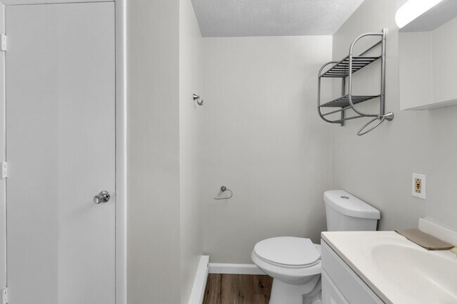 Building Photo - 439 Walnut St