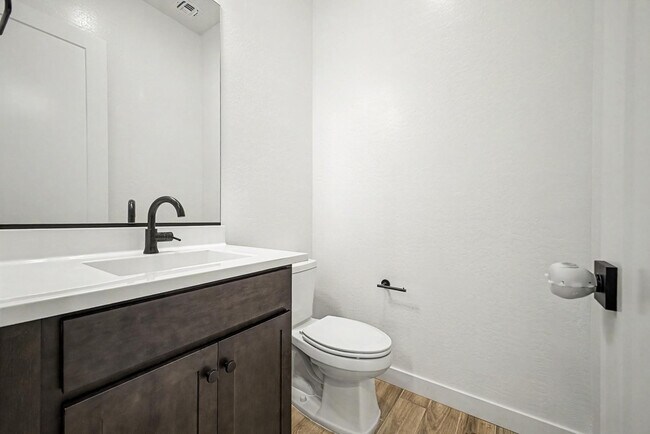 Building Photo - 1277 E Tonto Dr