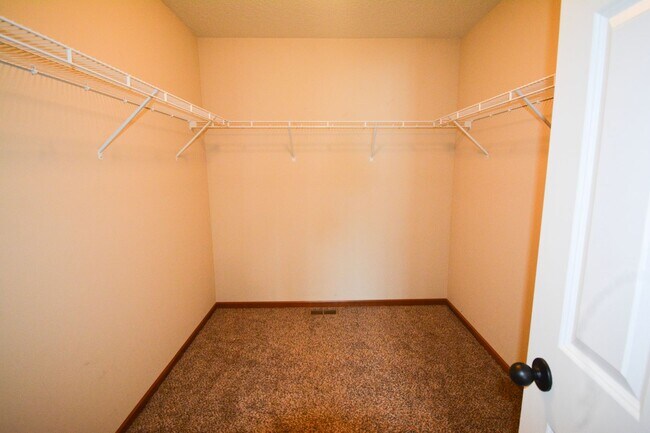Building Photo - 3 Floor Townhome With Large Yard