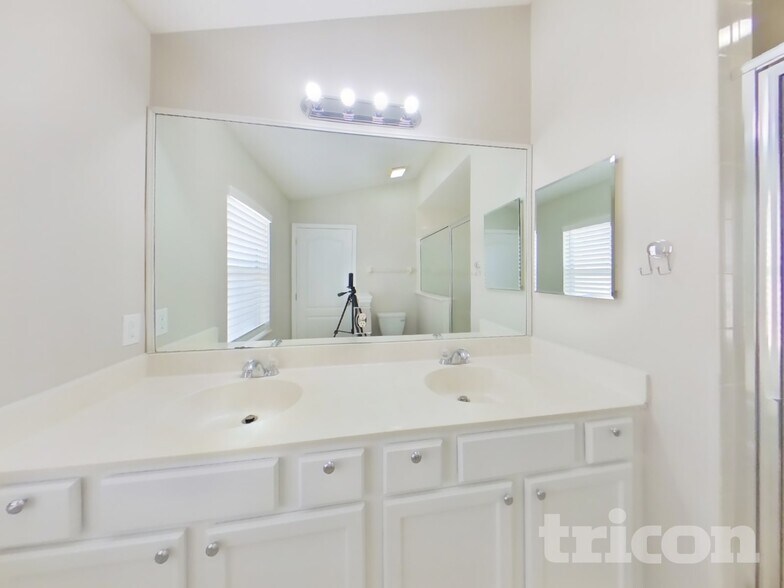 Building Photo - 133 Fern Springs St