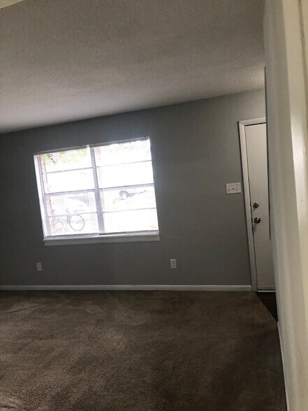 Building Photo - 1518 Crest Rd