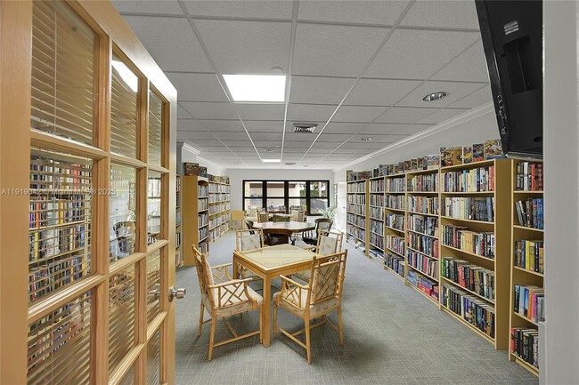 Building Photo - 3200 Port Royale Dr N