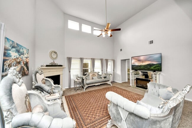 Building Photo - 2918 Silverhorn Ln