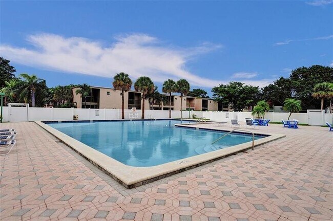Building Photo - 3370 Beau Rivage Dr