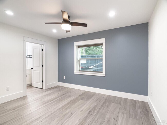 Building Photo - 10047 Noriega Dr