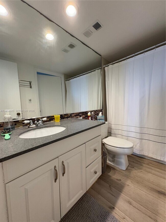 Building Photo - 1470 NE 123rd St