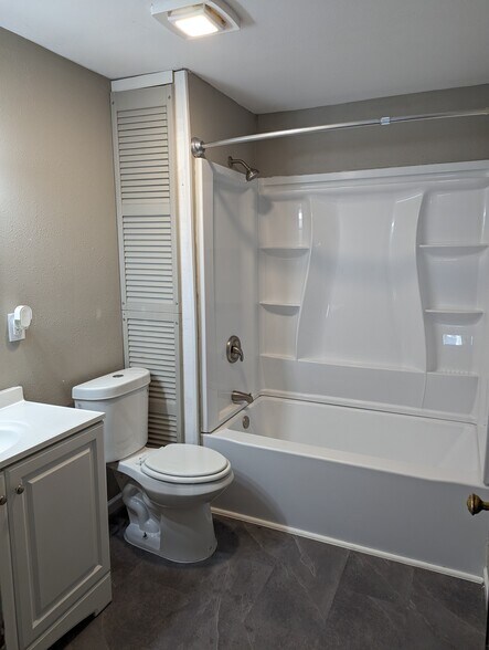 Building Photo - 1116 S Glass St