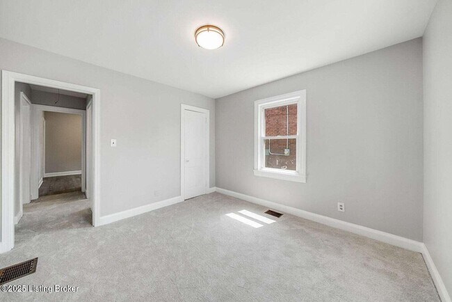 Building Photo - 3319 Vetter Ave