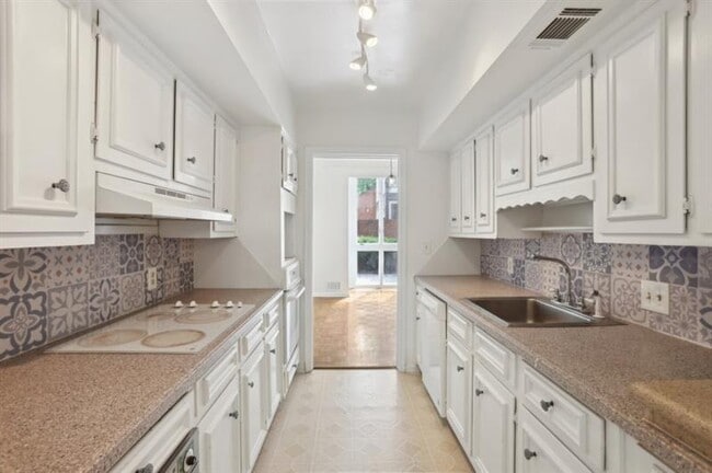 Building Photo - 49 Willow Glen NE