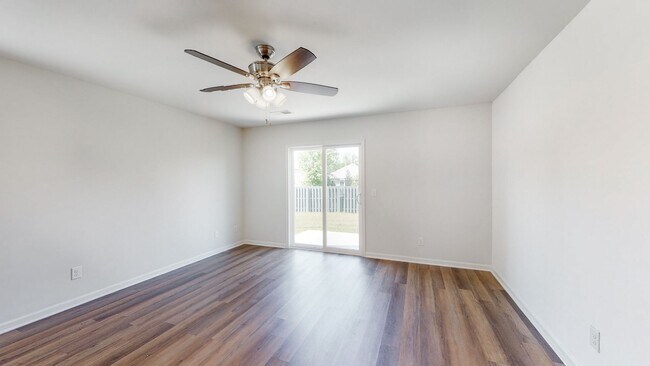 Building Photo - 5 Bedrooms, 3 Bathrooms in Richmond Hill P...
