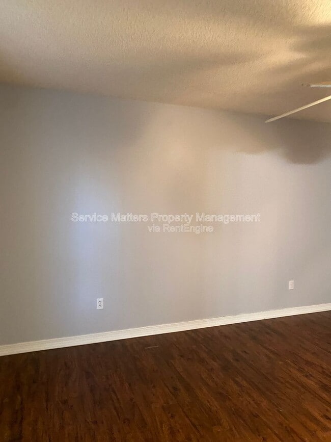 Building Photo - 5746 Rolling Hills Dr