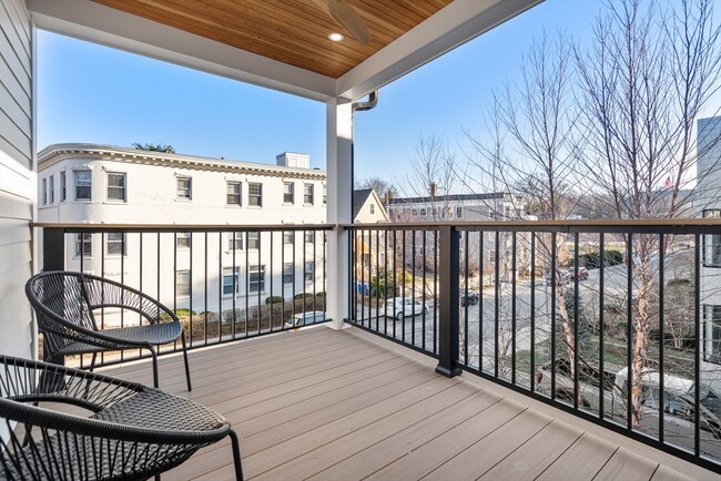 Building Photo - 71 Greenough St