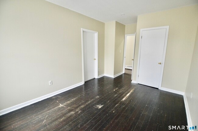 Building Photo - 2343 Barnum Ave