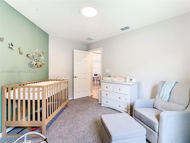 Building Photo - 1060 Cascade Dr