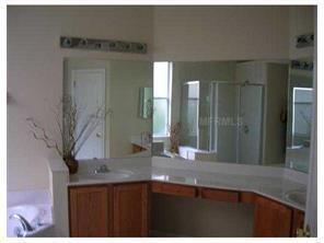 Building Photo - Spacious 4 bedroom with 3 bathrooms and se...