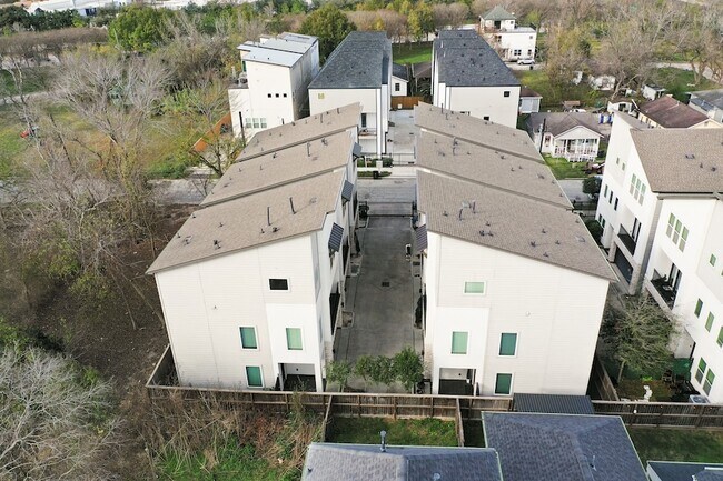 Building Photo - 4032 Buck St