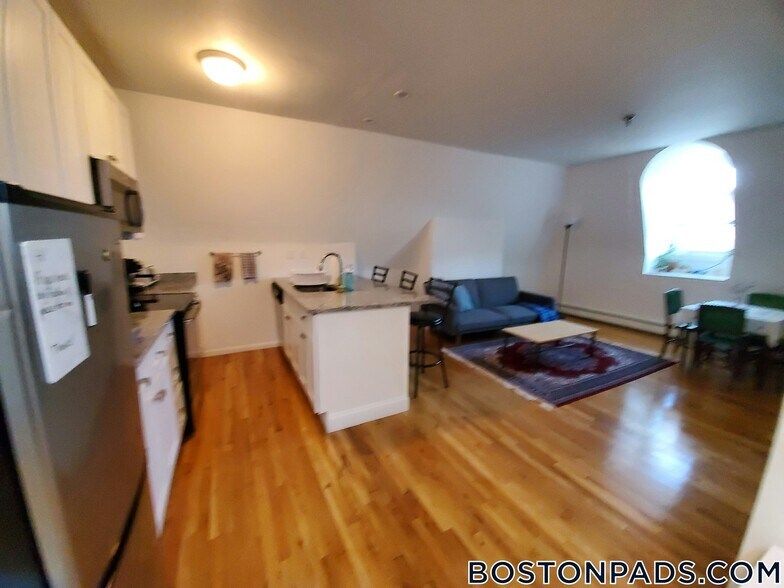 Building Photo - 168 Northampton St