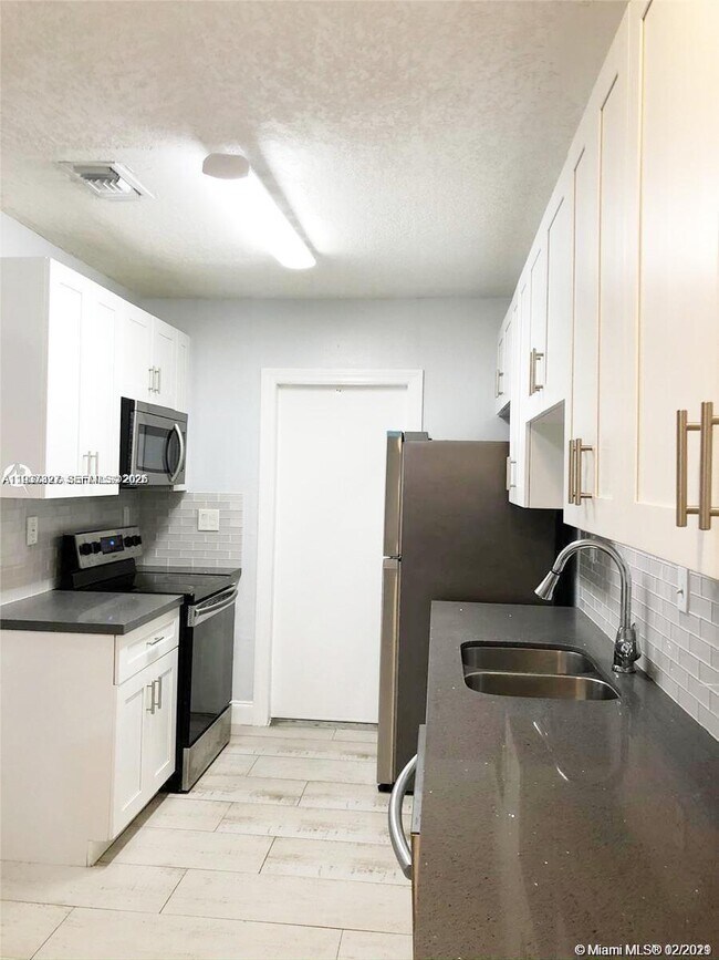 Building Photo - 1235 NE 3rd Ave