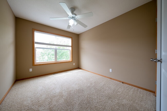 Building Photo - 9585 Madison Dr