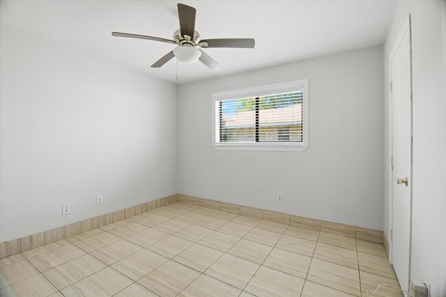 Building Photo - 501 Ladd St